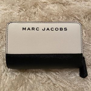 Marc Jacobs Wallet Black and White